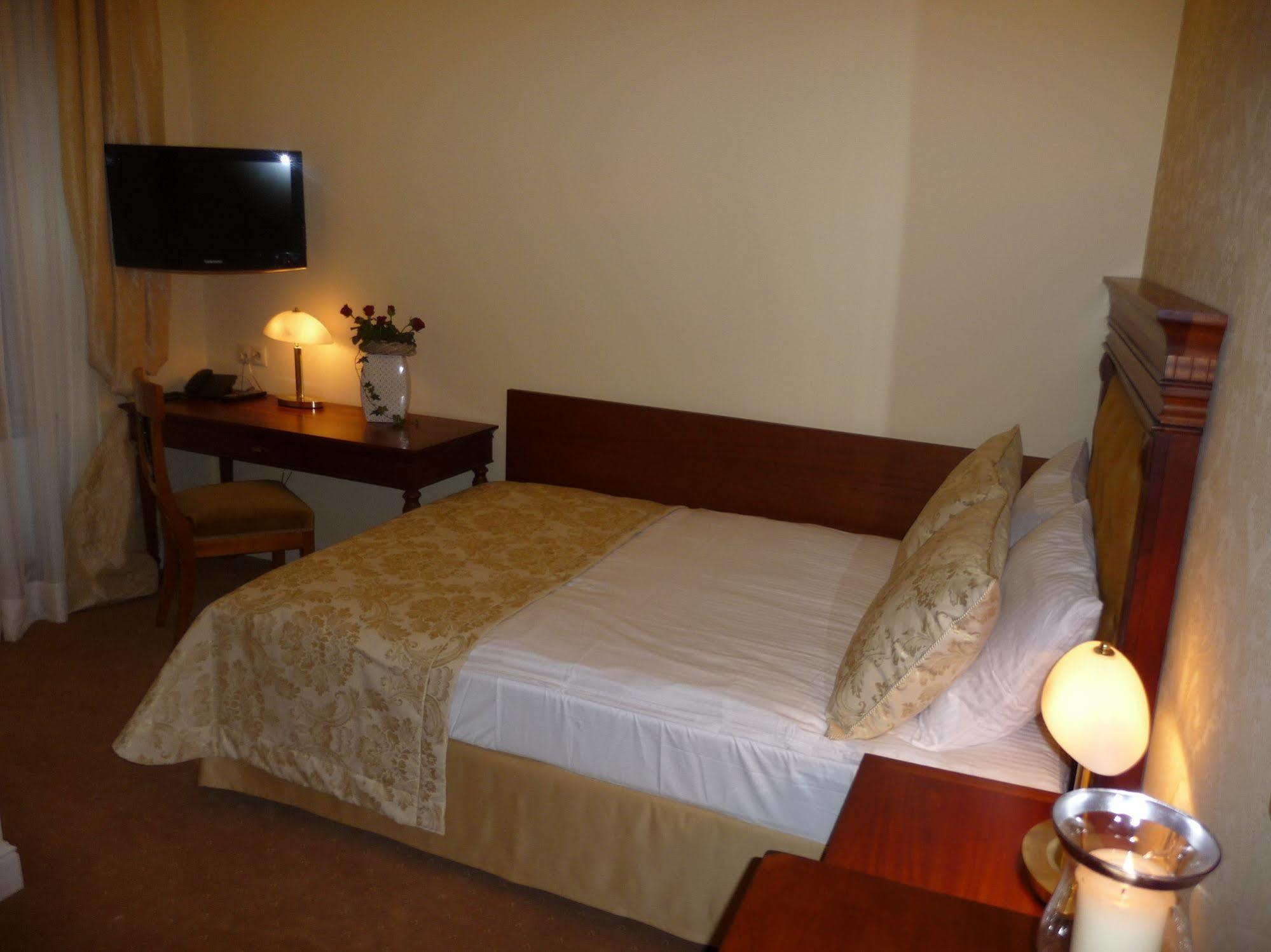 Hotel Kolegiacki Poznan Dış mekan fotoğraf